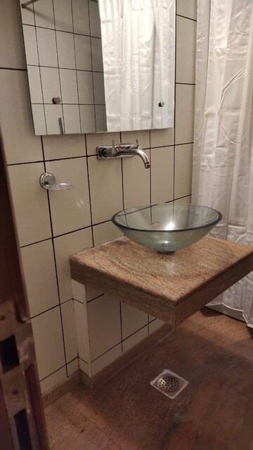 Bathroom in 4 BHK Apartment at Unitech Uniworld Gardens, Sector 47 – for Rent