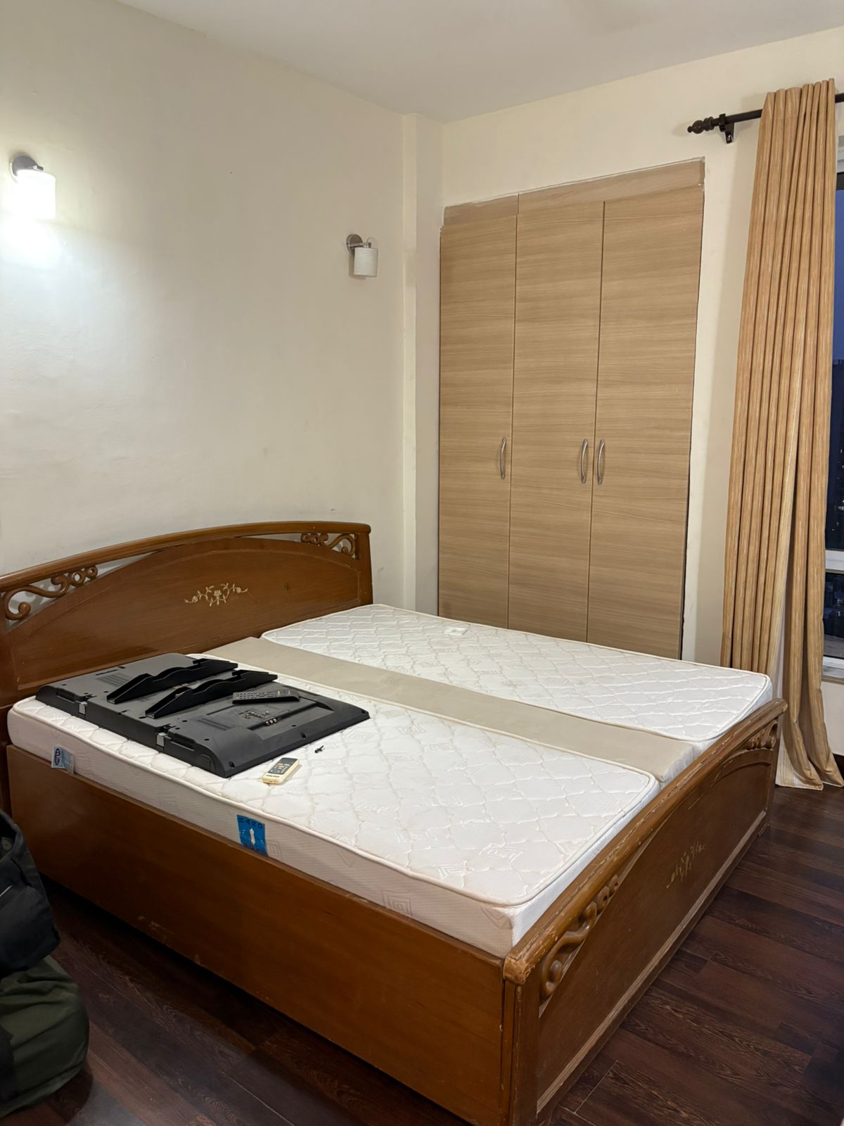 3.5 BHK + Servant Room Apartment For Rent in Unitech Escape