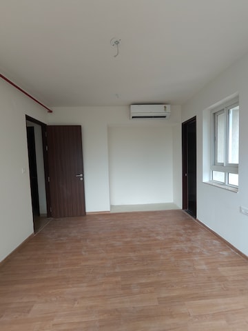 Room in 2 BHK Apartment at Indiabulls One Indiabulls, Pokhran Road No Two – for Rent