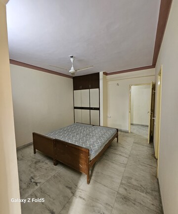 Bedroom in 3 BHK Apartment at Race Course – for Rent
