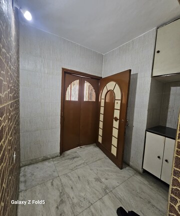 Room in 3 BHK Apartment at Race Course – for Rent