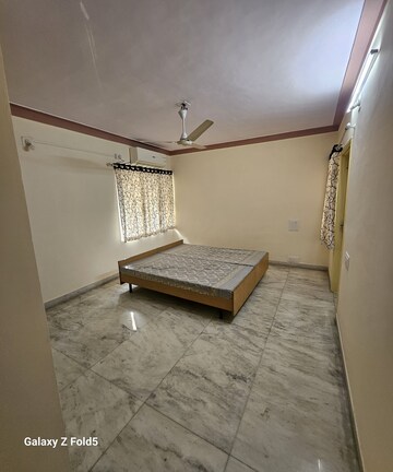 Master Bedroom in 3 BHK Apartment at Race Course – for Rent