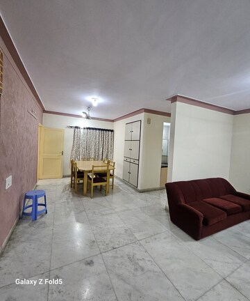 Living Room in 3 BHK Apartment at Race Course – for Rent