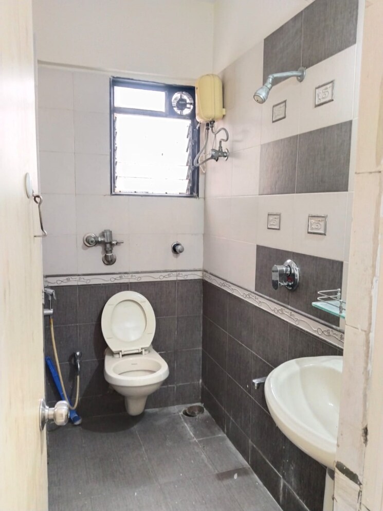 Bathroom, jay-balaji-chs 3 Bedroom 1400 Sq.Ft. Apartment In Nerul Sector 6 Navi Mumbai 9120943