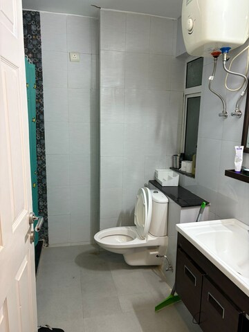 Bathroom in 3.5 BHK Apartment at Unitech Escape, Sector 50 – for Rent