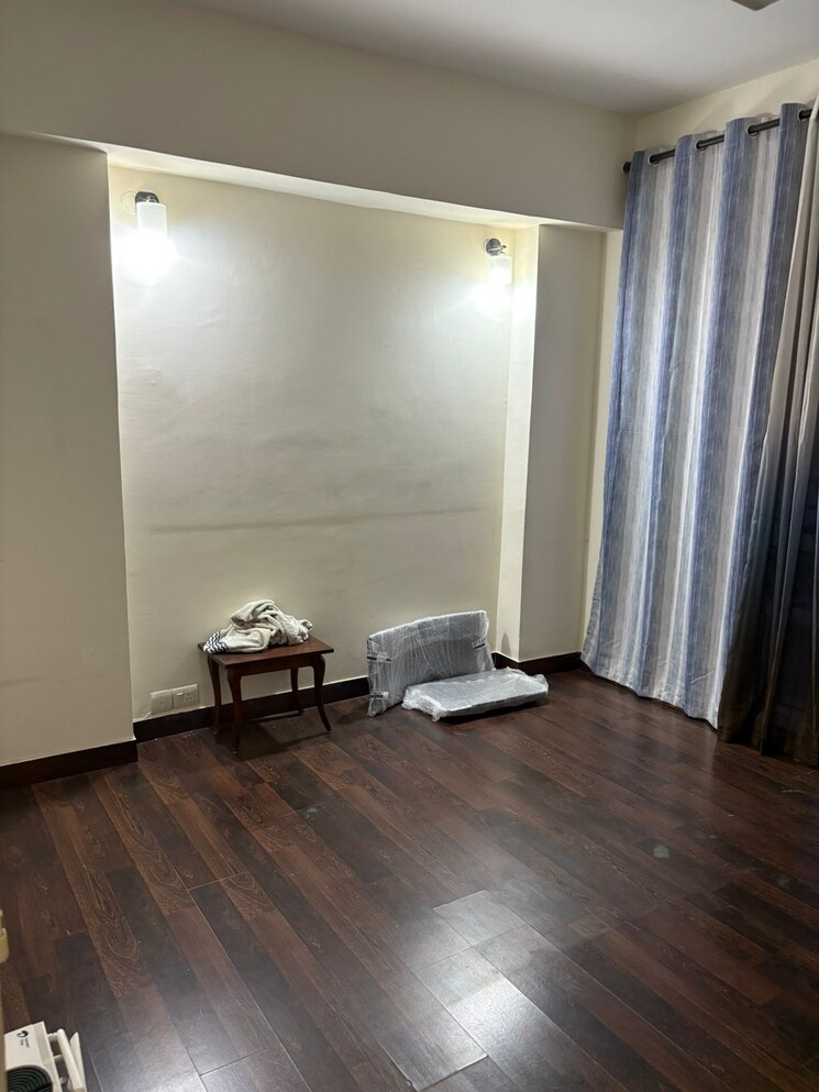 Room, unitech-escape 3.5 Bedroom 2100 Sq.Ft. Apartment In Sector 50 Gurgaon 9120950