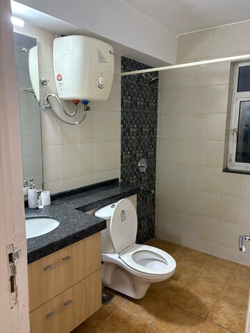 Bathroom in 3.5 BHK Apartment at Unitech Escape, Sector 50 – for Rent
