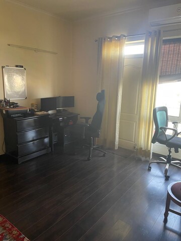 Gym in 3.5 BHK Apartment at Unitech Escape, Sector 50 – for Rent