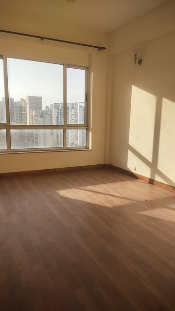 Room in 3 BHK Apartment at Unitech The Close South, Sector 50 – for Rent