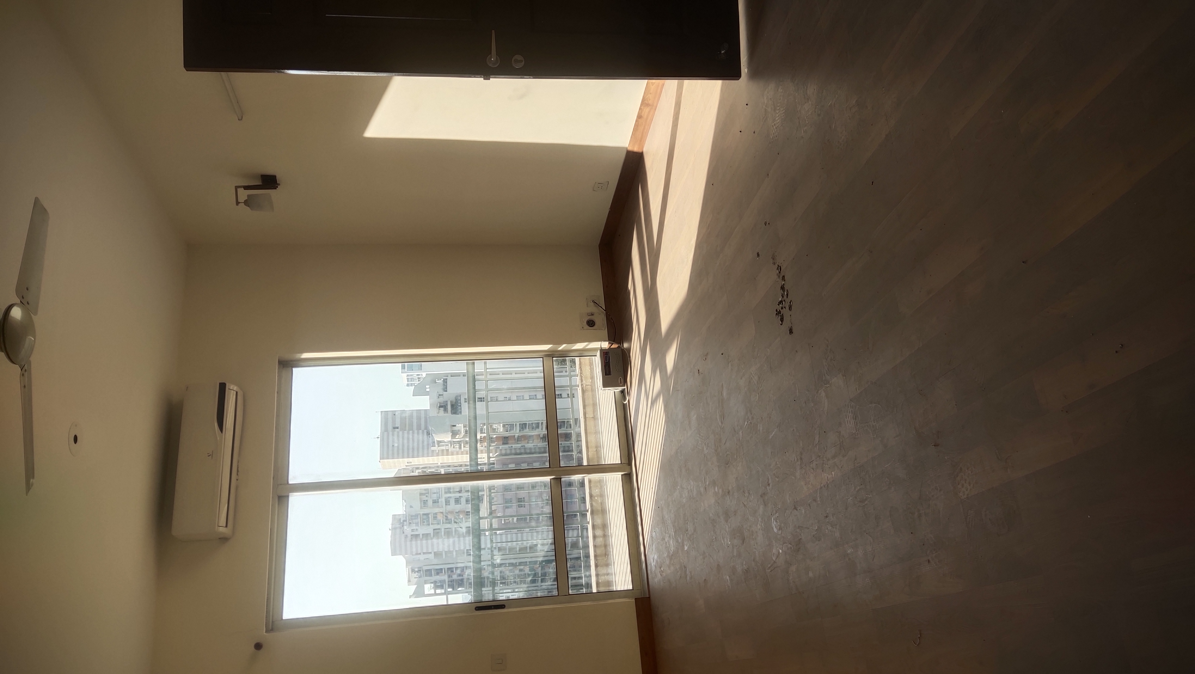 3 BHK + Servant Room 2491 Sq.Ft. Apartment in Unitech The Close South