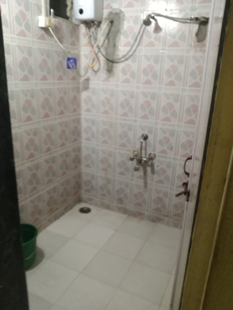 Bathroom, mig-colony-gokhalenagar 1 Bedroom 600 Sq.Ft. Independent House In Gokhalenagar Pune 9120982