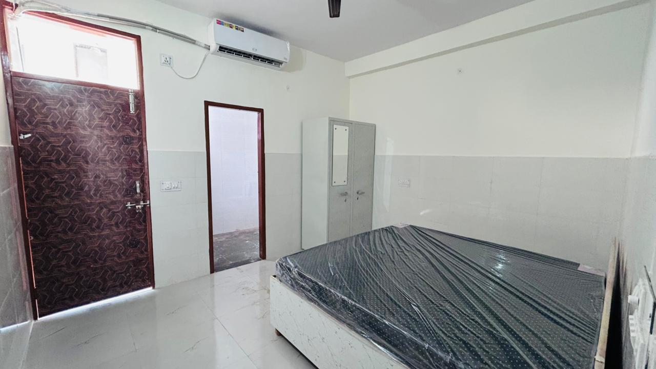 1 BHK Builder Floor For Rent in R Block 