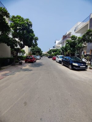 Parking in 3 BHK Villa at Paramount Golfforeste, Zeta I Greater Noida – for Sale