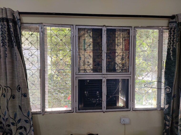 Room, mayur vihar phase 1 extension 2.5 Bedroom 850 Sq.Ft. Apartment In Mayur Vihar Phase 1 Extension Delhi 9121031