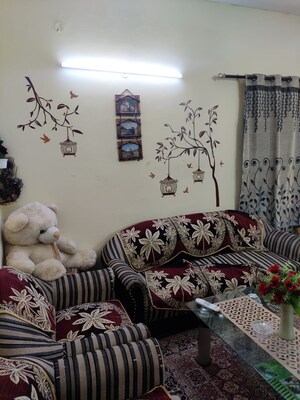 Living Room in 2.5 BHK Apartment at Mayur Vihar Phase 1 Extension – for Sale