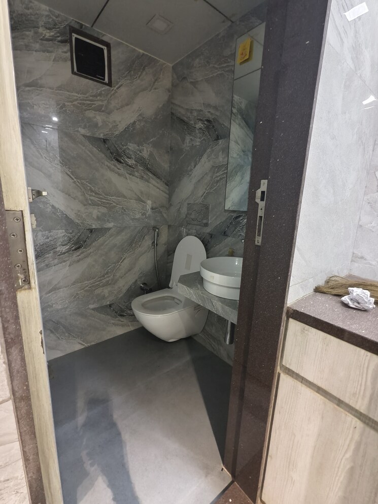 Washroom, balaji-mayuresh-square Commercial Office Space 2400 Sq.Ft. In Cbd Belapur Sector 15 Navi Mumbai 9121049
