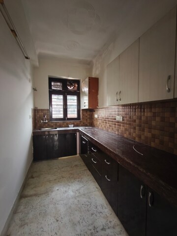 Kitchen in 2.5 BHK Builder Floor at Uday Arden 45, Sector 45 – for Rent