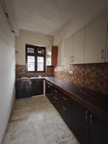 Kitchen in 2.5 BHK Builder Floor at Uday Arden 45, Sector 45 – for Rent