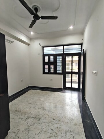 Room in 2.5 BHK Builder Floor at Uday Arden 45, Sector 45 – for Rent