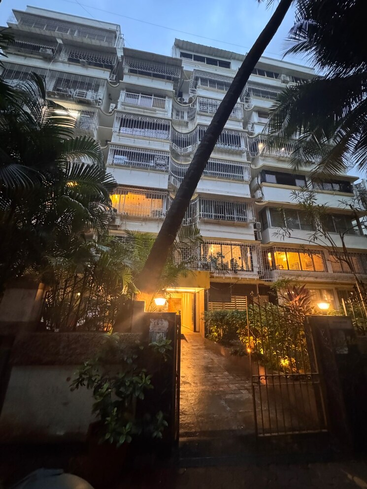 Exterior View, bandra west 3 Bedroom 1300 Sq.Ft. Apartment In Bandra West Mumbai 9121091