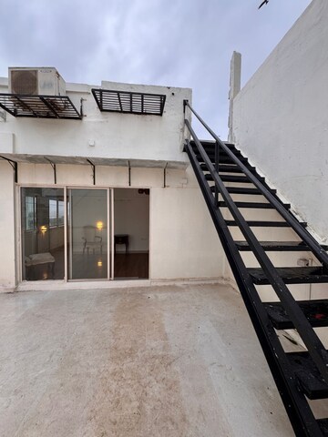 Staircase in 3 BHK Apartment at Bandra West – for Rent
