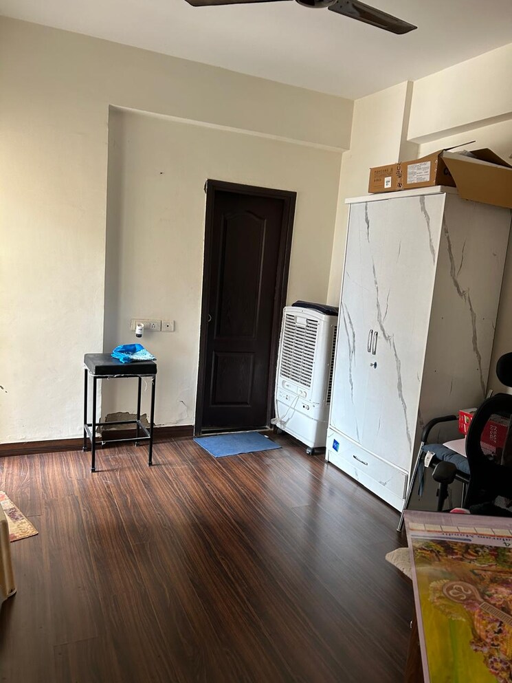 Room, aims-golf-city 2.5 Bedroom 1035 Sq.Ft. Apartment In Sector 75 Noida 9121097