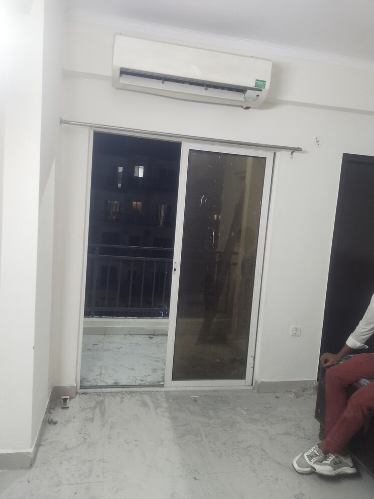 Room, aims-golf-city 2.5 Bedroom 1035 Sq.Ft. Apartment In Sector 75 Noida 9121096