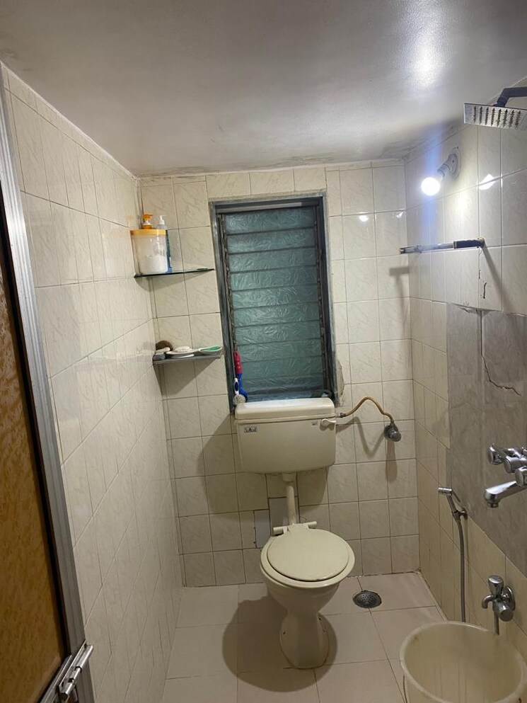 Bathroom, customs-colony-chs 3.5 Bedroom 1300 Sq.Ft. Independent House In Andheri East Mumbai 9121098