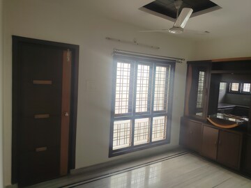 Room in 3 BHK Apartment at Kphb – for Rent