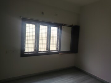 Room in 3 BHK Apartment at Kphb – for Rent