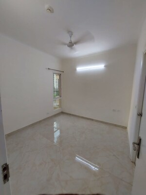 Room in 3 BHK Apartment at Gaurs Siddhartham, Siddharth Vihar – for Sale