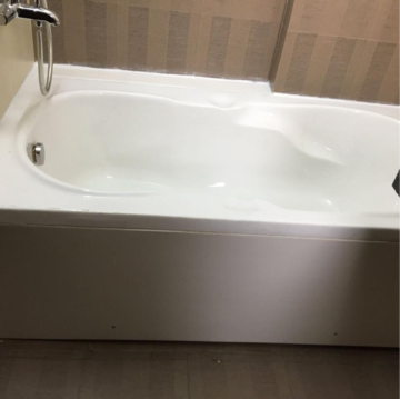 Bathroom in 4 BHK Apartment at DLF The Crest, Dlf Phase V – for Rent