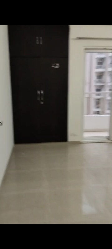 Room in 3 BHK Apartment at Samridhi Grand Avenue, Tech Zone 4 Greater Noida – for Rent
