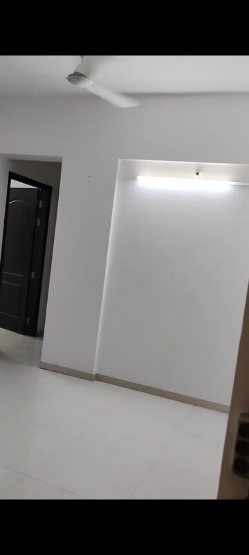 Room in 2 BHK Apartment at Nyati Elan, Wagholi – for Rent