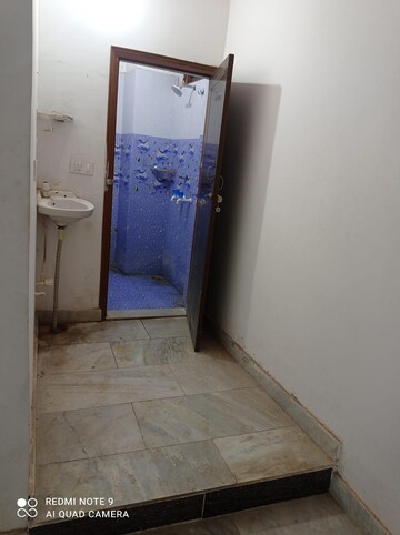 Room in 2 BHK Independent House at Gomti Nagar – for Rent