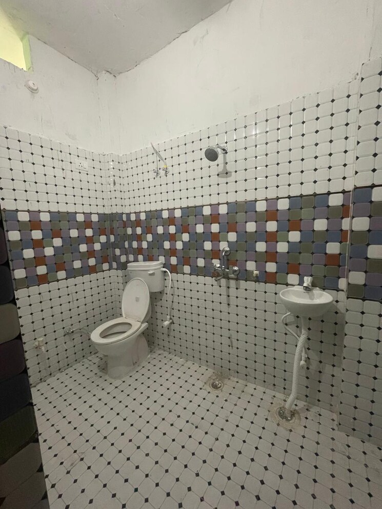 Bathroom, gomti nagar 2 Bedroom 800 Sq.Ft. Builder Floor In Gomti Nagar Lucknow 9121254