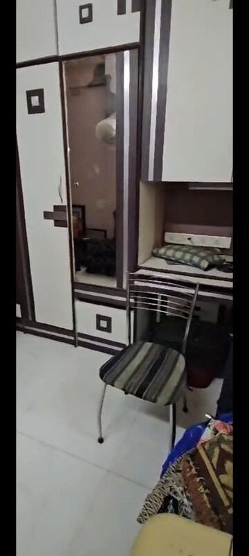 Room in 2 BHK Apartment at Ghatkopar West – for Rent
