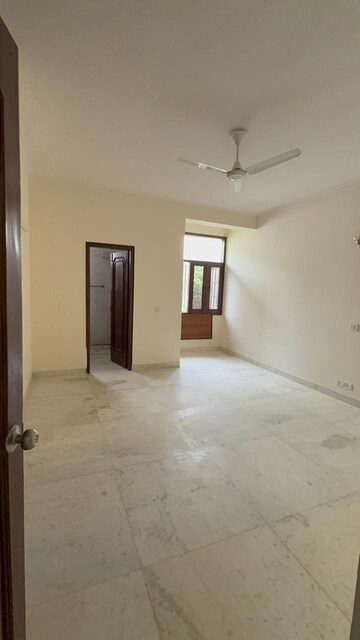 Room in 3 BHK Builder Floor at Sukhdev Vihar – for Rent