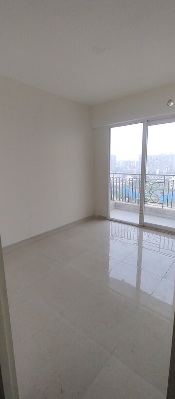 Room in 2 BHK Apartment at Signature The Millennia 2, Sector 37d – for Rent