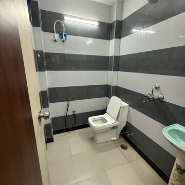 Attached Bathroom in 2.5 BHK Builder Floor at Sector 63a – for Rent