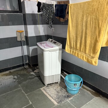 Furnished Amenities in 2.5 BHK Builder Floor at Sector 63a – for Rent