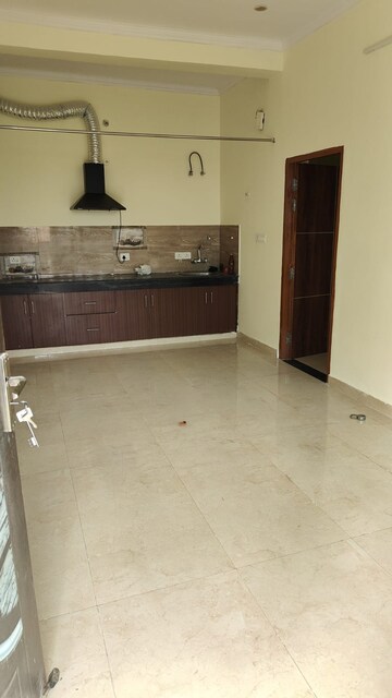 Kitchen in 1.5 BHK Independent House at Gomti Nagar – for Rent