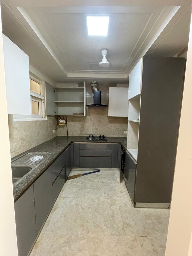 Kitchen, chittaranjan park 3 Bedroom 1300 Sq.Ft. Builder Floor In Chittaranjan Park Delhi 9121329