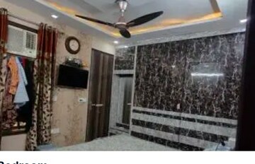 Room in 2.5 BHK Builder Floor at Ramesh Nagar – for Rent