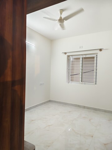 Room in 1 BHK Apartment at Halasuru – for Rent
