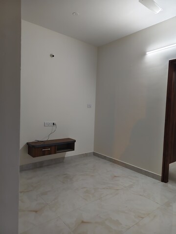 Room in 1 BHK Apartment at Halasuru – for Rent