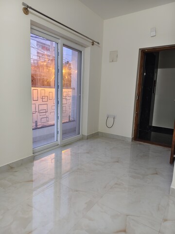 Room in 1 BHK Apartment at Halasuru – for Rent