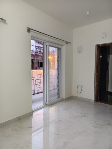 Room in 1 BHK Apartment at Halasuru – for Rent