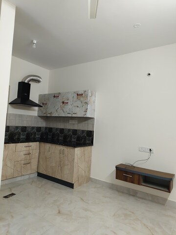 Living Room in 1 BHK Apartment at Halasuru – for Rent