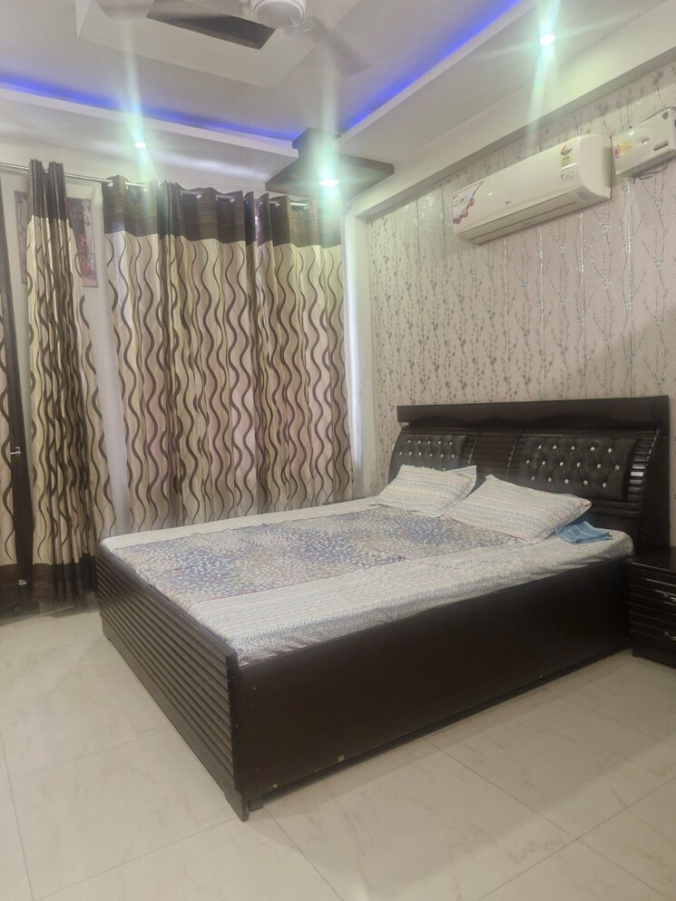 Bedroom, maya-garden-city 3 Bedroom 1850 Sq.Ft. Apartment In Lohgarh Zirakpur 9121375